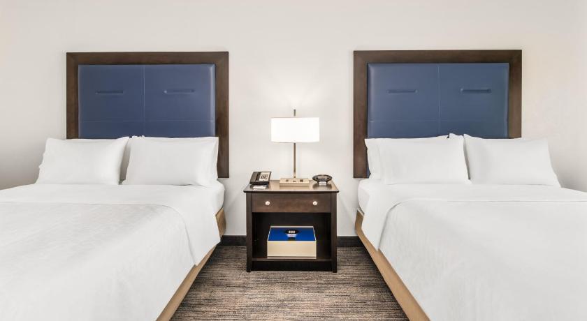 Holiday Inn Express & Suites Wilmington-Newark