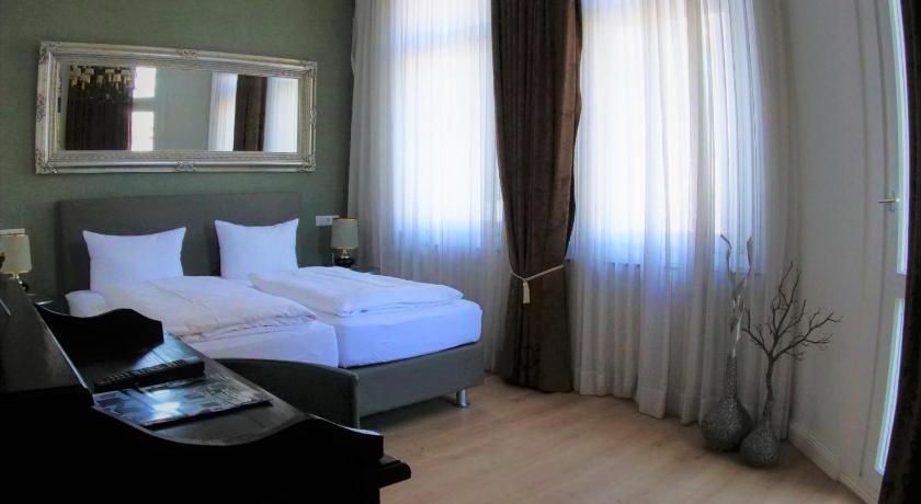 Hotel Burgund Monchengladbach 21 Reviews Pictures Deals