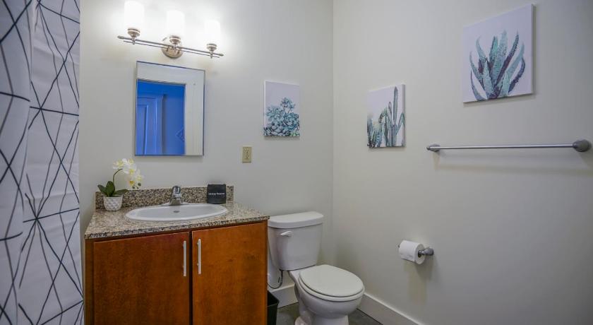 Frontdesk 800 Capitol Apts Downtown Indy photo