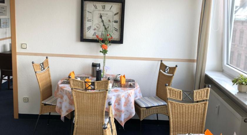 Hotel Peterchens Mondfahrt photo