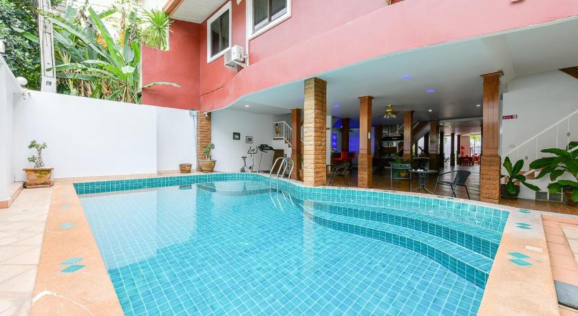 Sun &amp; Beach — Hotel in Pattaya