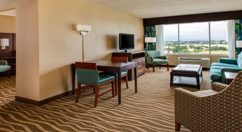 Holiday Inn Hotel & Suites Overland Park-West