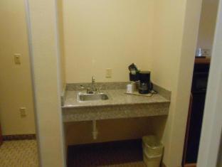 Image of Accessible - Suite 1 King Bed, Non-Smoking, Communication Assistance, Sofa, Full Breakfast 8