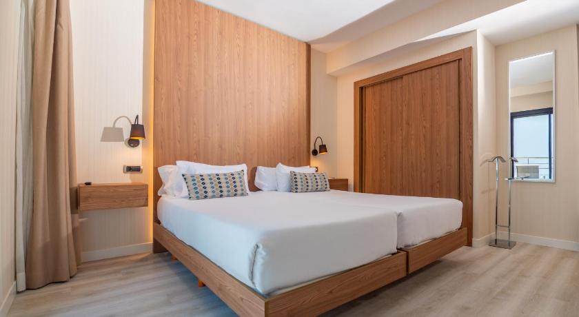 Image of Premium Room with Balcony 4