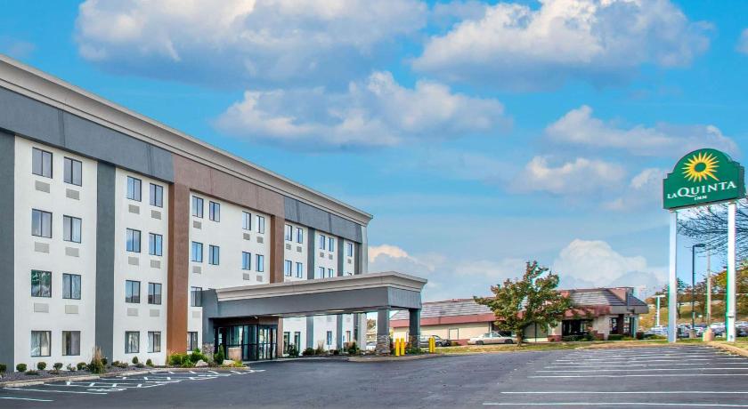 La Quinta Inn by Wyndham St. Louis Hazelwood - Airport North photo