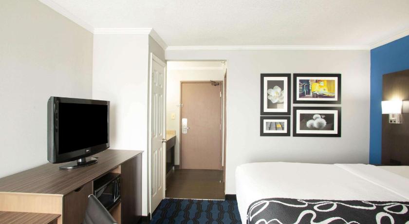 La Quinta Inn by Wyndham St. Louis Hazelwood - Airport North photo
