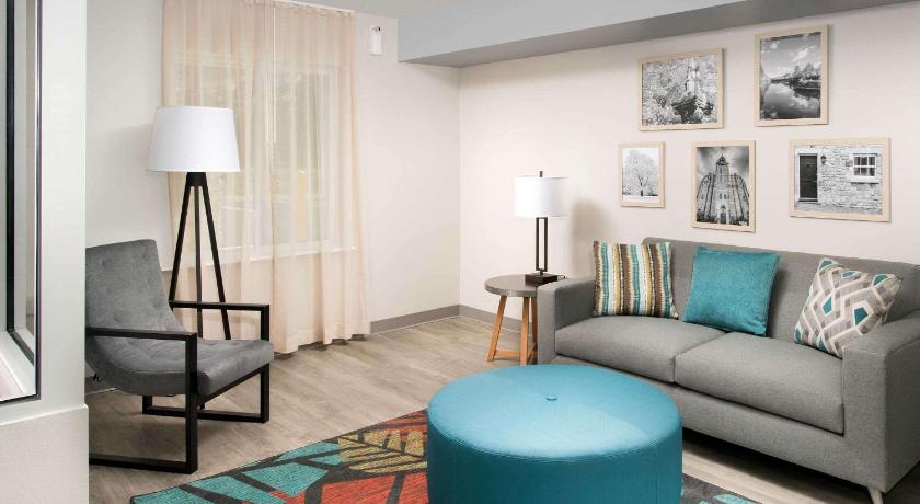 WoodSpring Suites Toledo Maumee photo