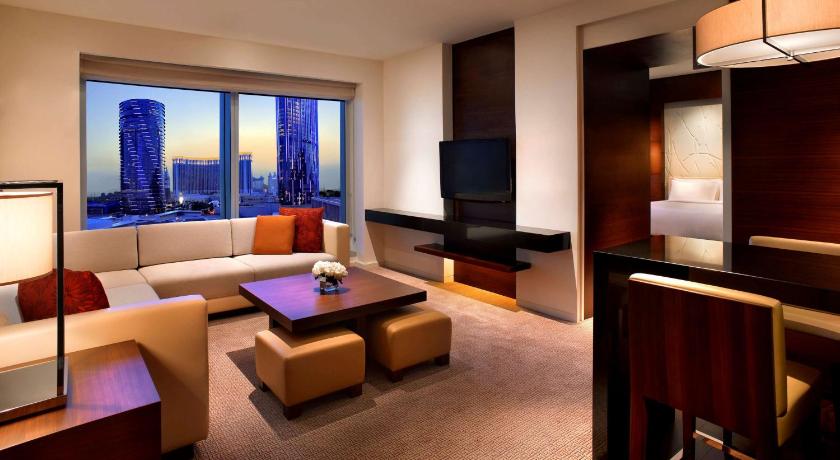 Image of Grand Suite King With Club Access 1