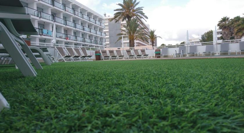 Apartamentos Es Cane photo