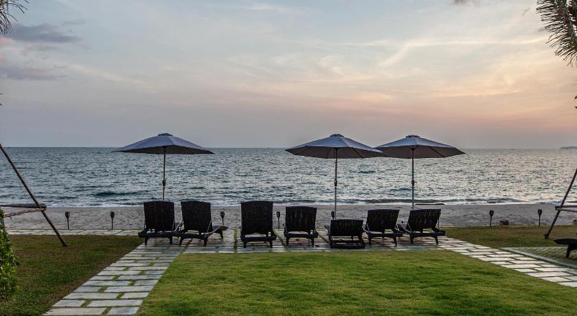 Escape Beach Condo Family Room — Hotel in Rayong