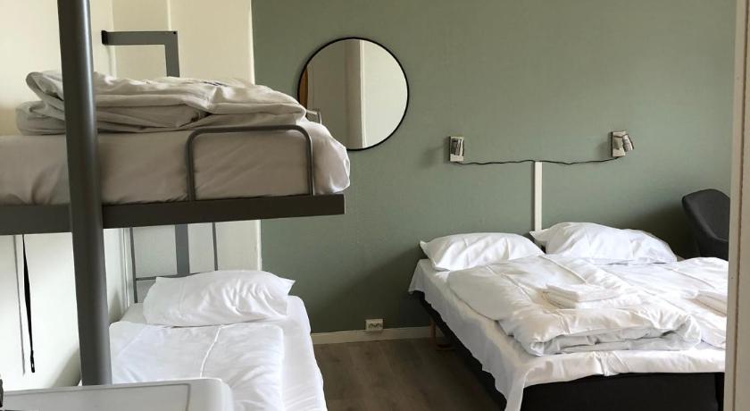 Image of Family Room with Private Bathroom 3