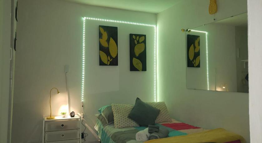Yellow-Gray Tropical Studio — Hotel in San Juan