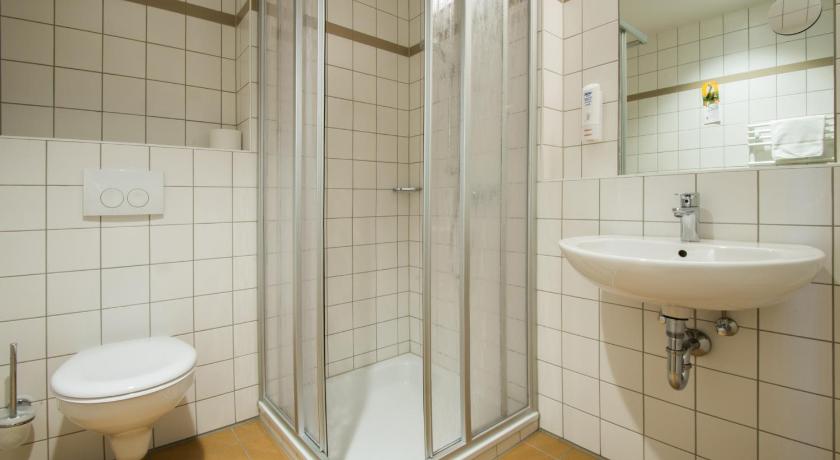 JUFA Hotel im Bruckenkopfpark - Julich photo