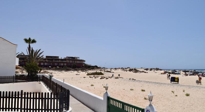 Beachfront Bungalow Cotillo Lagos photo