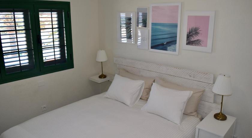 Beachfront Bungalow Cotillo Lagos photo