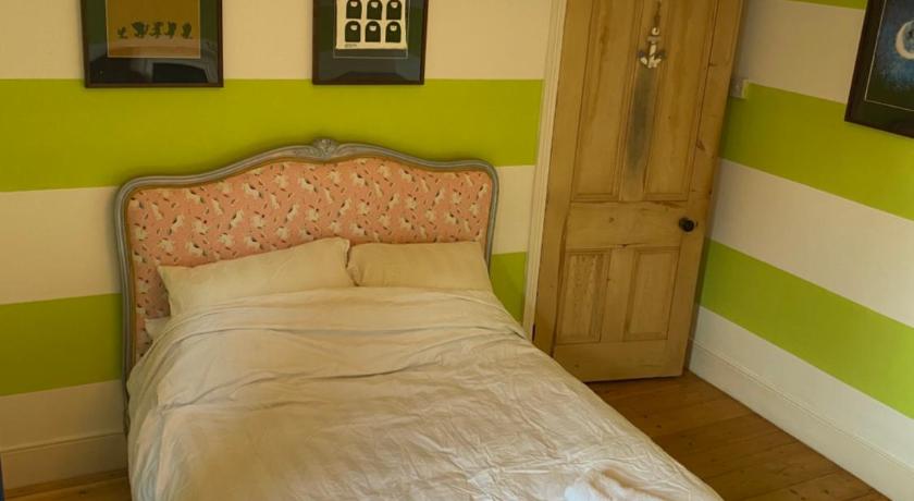 Image of Four-Bedroom House 14