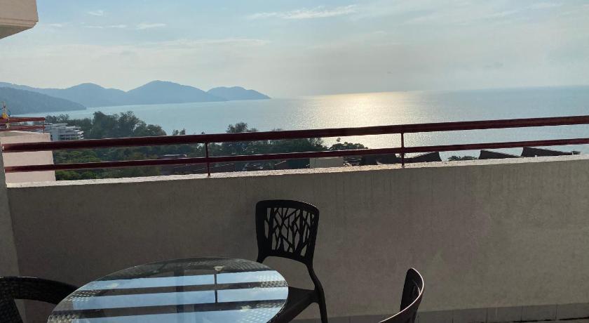 The View Ferringhi 2 n 3BR Apartments — Hotel in Penang
