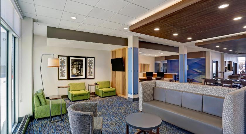 Holiday Inn Express & Suites - Lenexa - Overland Park Area photo