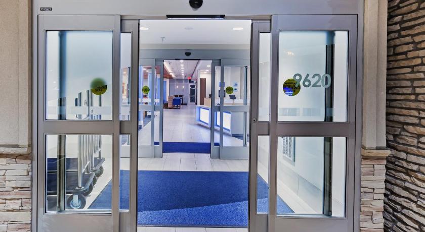 Holiday Inn Express & Suites - Lenexa - Overland Park Area photo