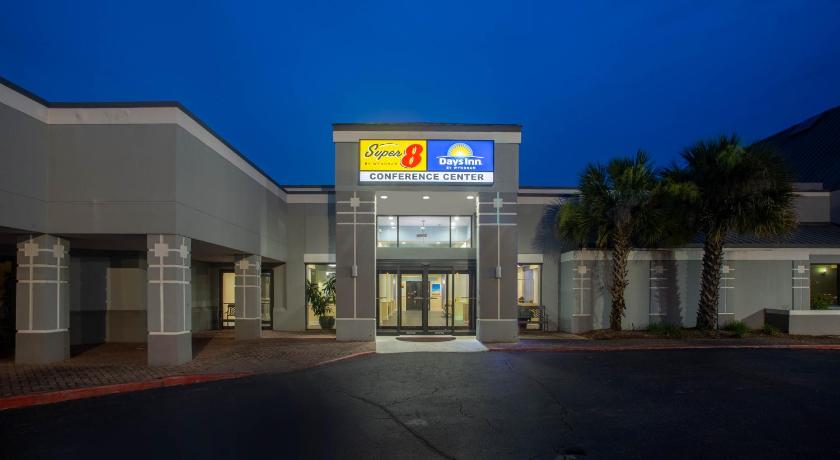 Super 8 by Wyndham Mobile I-65