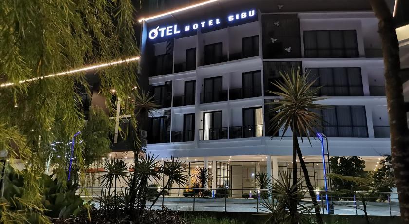 a large building with a clock on the side of it, OTEL HOTEL SIBU in Sibu