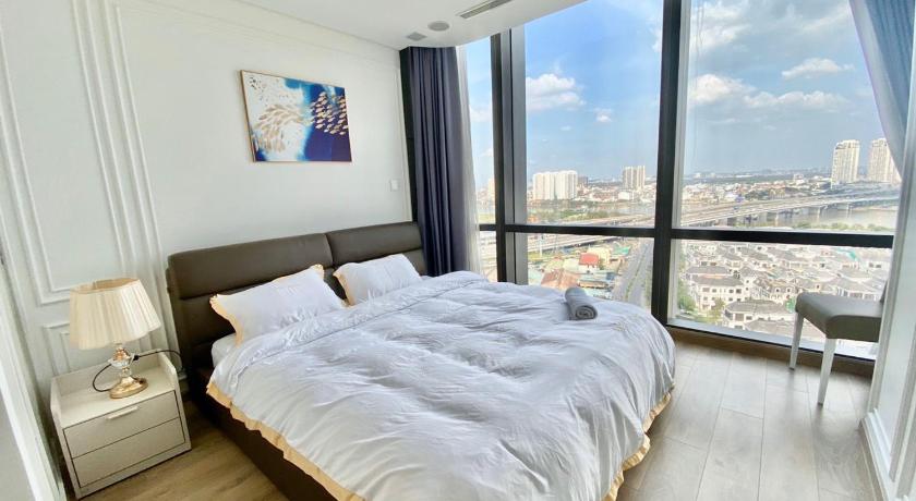 Ho Chi Minh City *BOM HOMES* VINHOMES CENTRAL PARK- LUXURY APARTMENT 4-Star Guesthouse pool