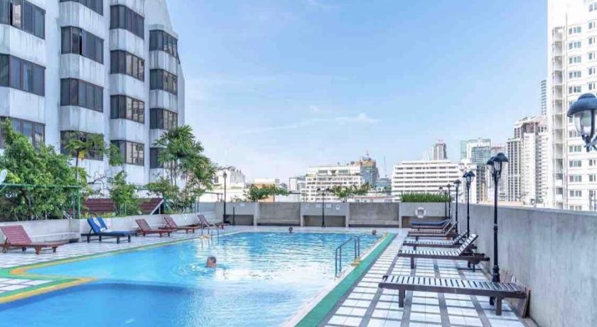 cozy apartment central bangkok 25th floor beautifull balcony photo