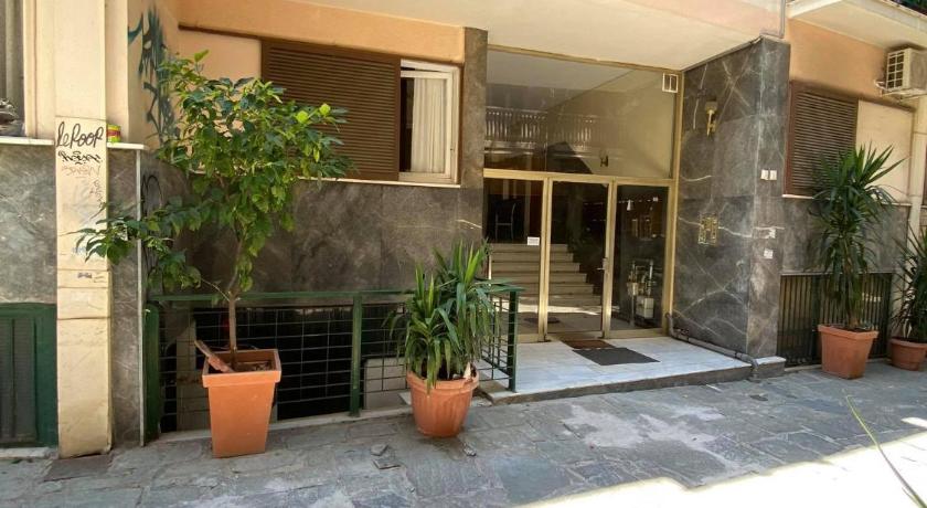 Check Point - Plaka photo