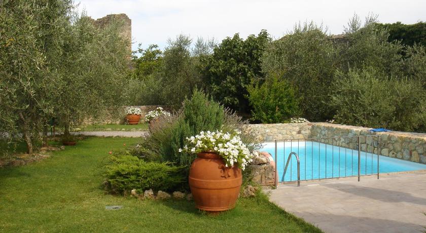 Romantik Hotel Monteriggioni photo