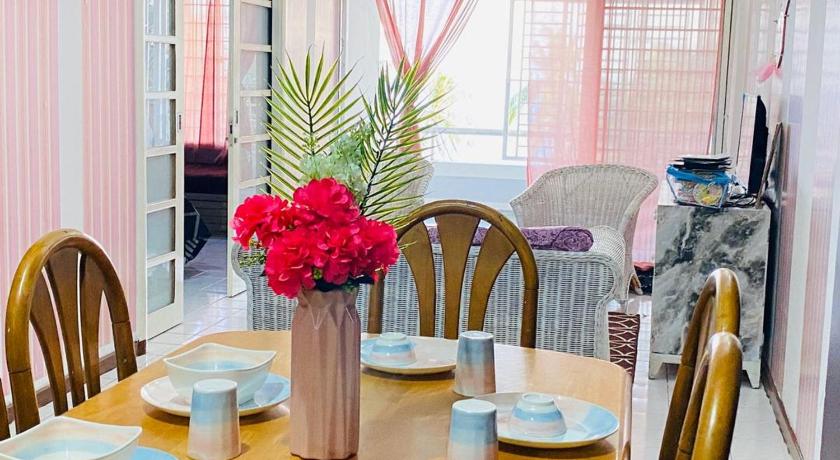 Paradise resort Apartment 2 bedroom Seaview and beachfront Family friendly unit — Hotel in Port Dickson