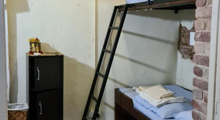 Image of Triple Room with Shared Bathroom 4