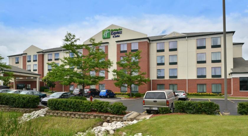 Holiday Inn Express Hotel & Suites Milwaukee-New Berlin