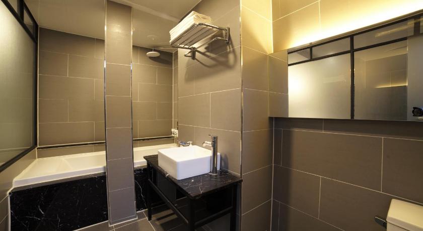 Image of Deluxe Twin 2