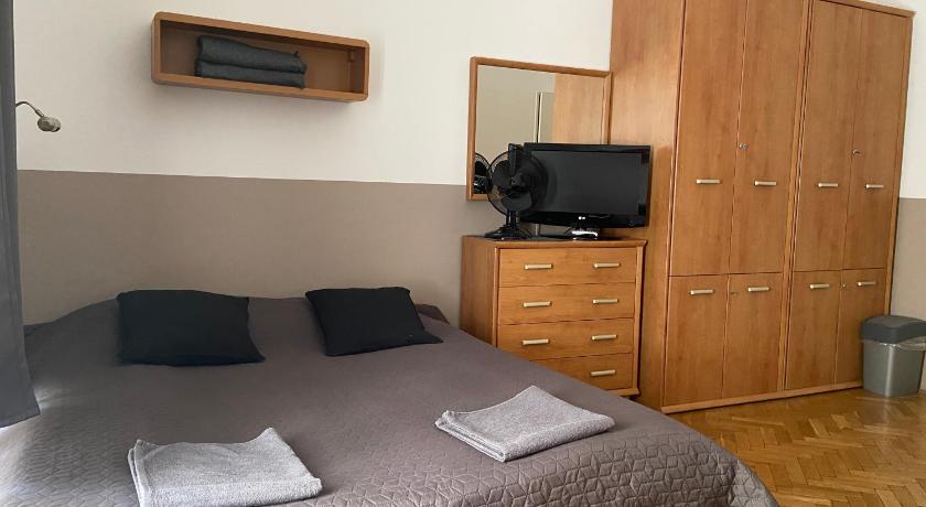 Guest Rest Studio Apartments photo