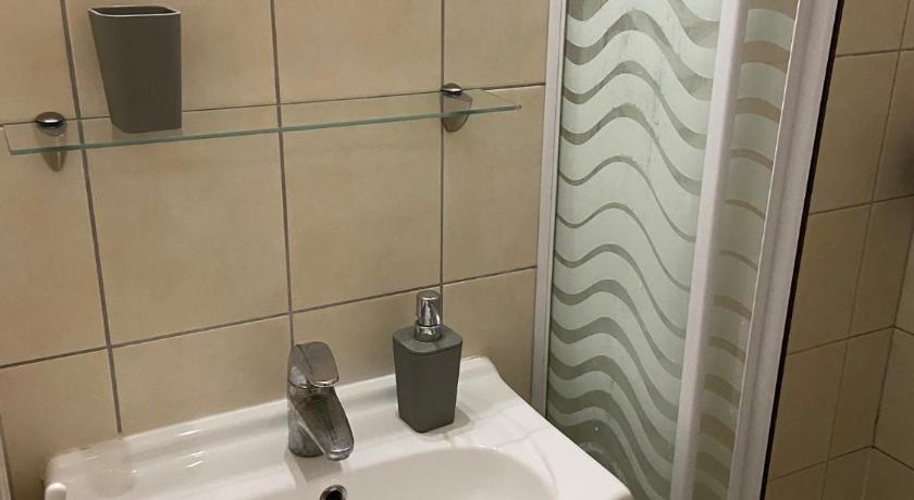 Guest Rest Studio Apartments photo