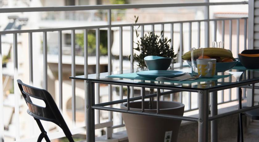 EL GRECO bright, airy penthouse in trendy Petralona photo