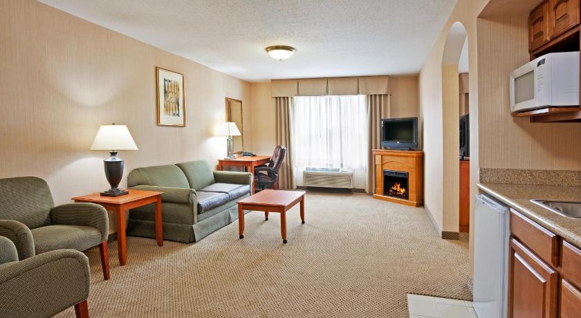 Holiday Inn Express Hotel & Suites Howell