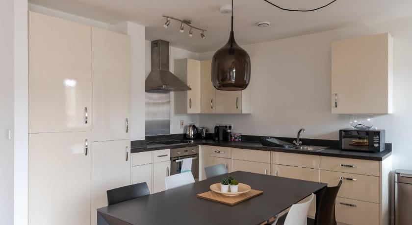 GuestReady - Modern 2BR Flat with Large Balcony at East End photo