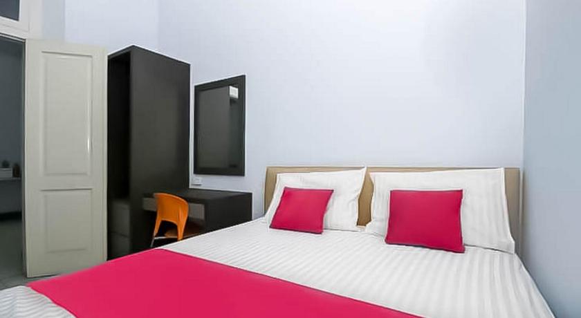 RedDoorz near Stasiun Lawang