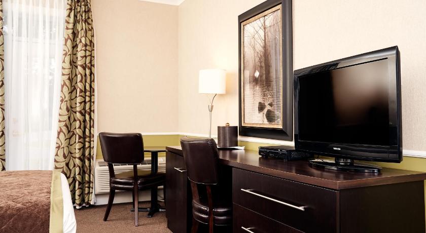 RiverRock Inn photo