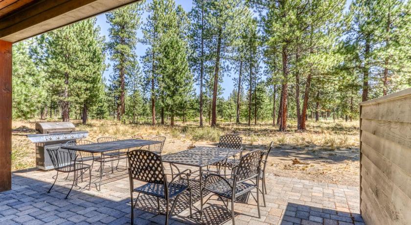 Caldera Lodge on the Pond photo