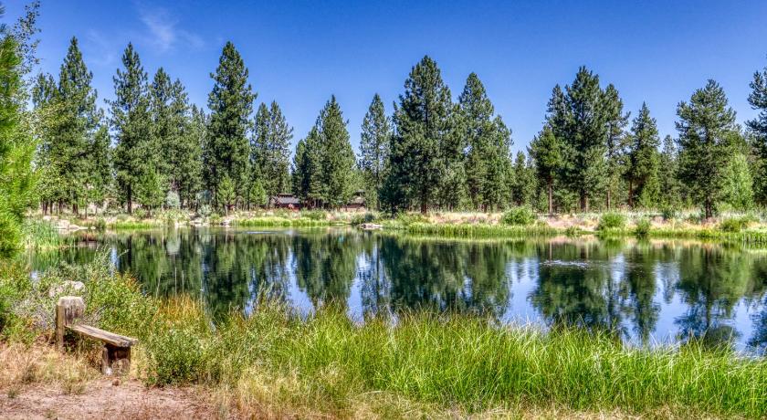 Caldera Lodge on the Pond photo