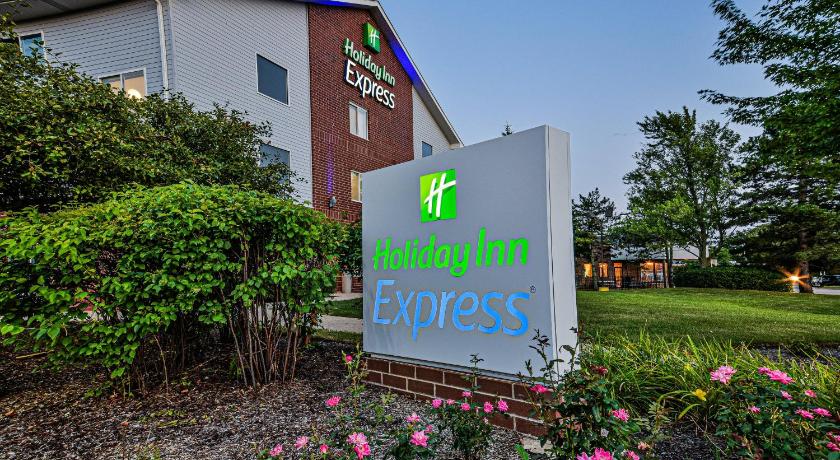Holiday Inn Express Chicago Northwest-Vernon Hills photo