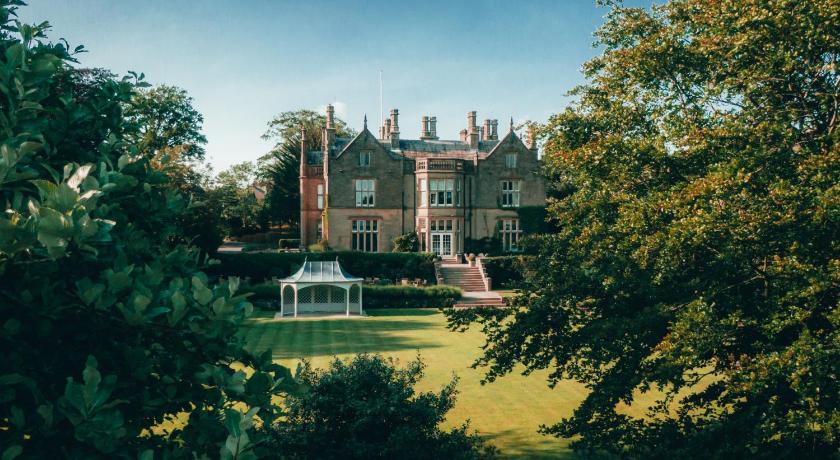 Falcon Manor Hotel photo