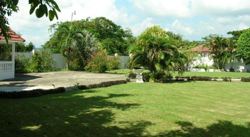 Whispering Bamboo Cove Resort photo