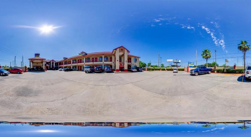 Palace Inn Airport photo