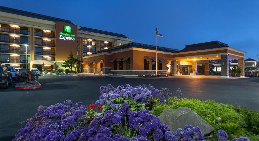 Holiday Inn Express at Monterey Bay