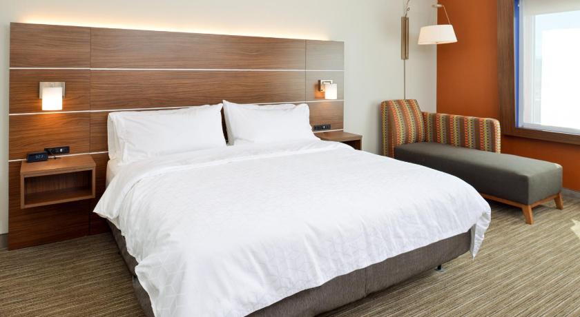 Holiday Inn Express and Suites Elko photo