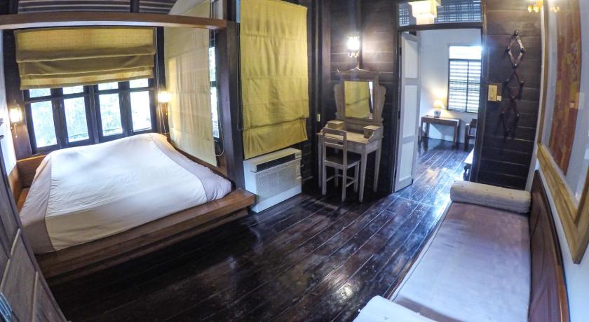 Image of Colonial Suite 0