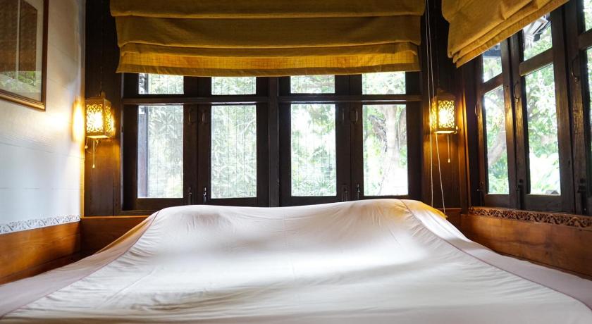 Image of Colonial Suite 1